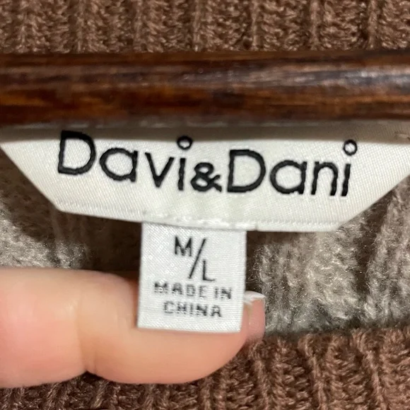 DAVI & DANI Brown and Beige Cable Knit Crochet-Sleeve Sweater - Picture 5 of 8